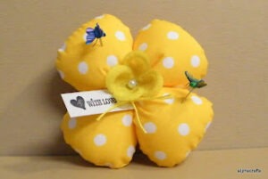 Flower pin cushion